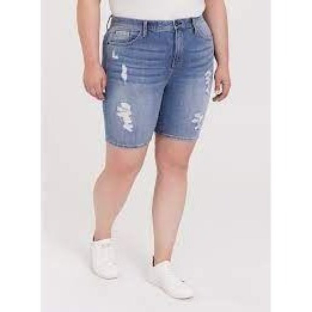 Torrid Sky High Skinny Bermuda Short Light Wash 14